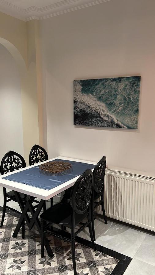 Center Of City In Besiktas 2 Plus 1 With 2 Bathroom And 3 Air Conditioner Istanbul Exterior photo